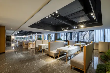 Lavande Hotels (Shijiazhuang Zhonghua North Street Zhongchu Square) Отели рядом с достопримечательностью «Hebei Institute of Physical Education»