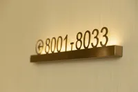 Huayu Hotel (Huimin Street Branch of Xi'an Zhonglou Subway Station)