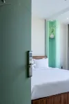 V'Luna Hotel - Managed by THM Hotel dekat Nam Nha Pagoda