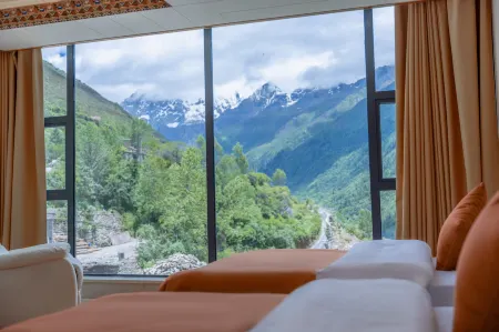 Siguniangshan Yunding Mountain-view Homestay Отели рядом с достопримечательностью «Shuangqiao Valley»