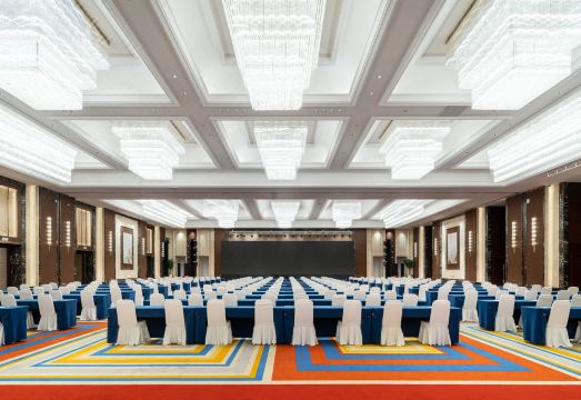 세린 호라이즌 호텔의 깔끔하고 모던한 객실 내부 이미지