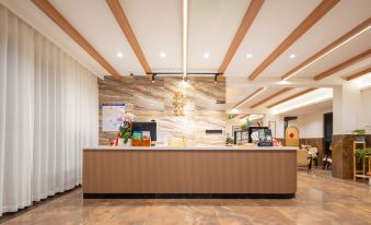 Floral Hotel·Qingfeng Shiguang Hotel (Legoland Shanghai Resort Fengjing Ancient Town Store)