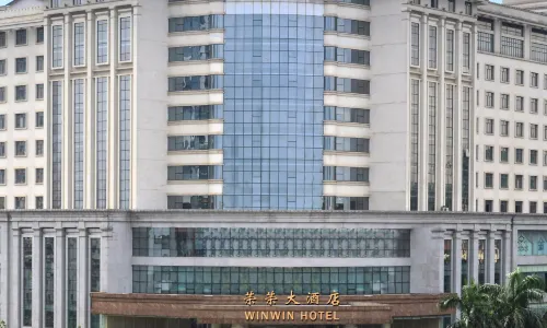 Win Win Hotel