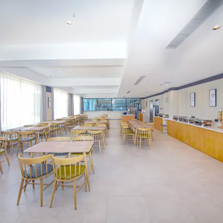 Jifeng Hotel (Hotan Railway Station)