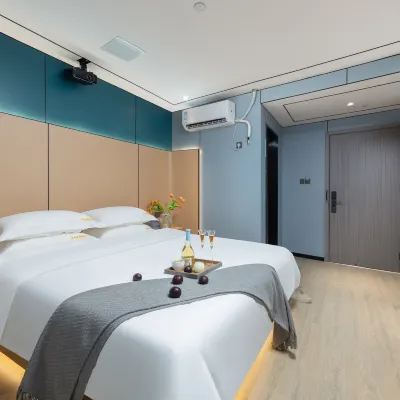 Yuebo Cinema Hotel (Nanchang Tengwang Pavilion Bayi Square Branch) Hotels near Xihu
