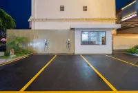 Lavande Hotel (Jin Kongque Street, Mang City) - Parkering