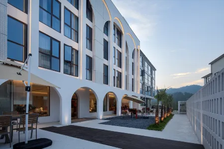 Jian·Zaiye Hotel Отели рядом с достопримечательностью «Dabie Mountain Main Peak (Baima Main Peak)»