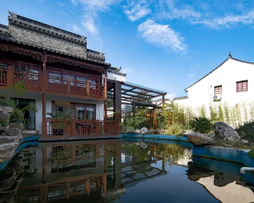 Shanghai Bu She Jiangnan Homestay (Zhujiajiao Ancient Town Branch) Отели рядом с достопримечательностью «Парк Ориентал-Лэнд»