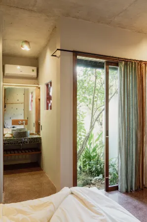 De Hué Space Отели рядом с достопримечательностью «Hon Chen»