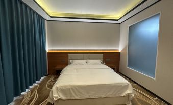 Fengxiang Grand Hotel