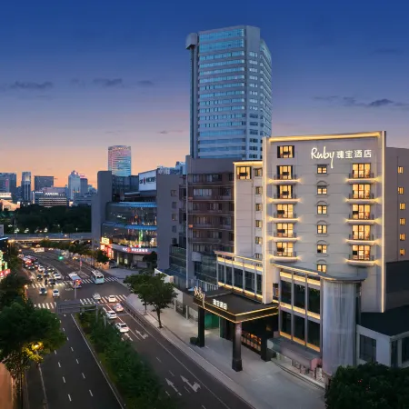 Ruby Bella Hotel (Ningbo Old Bund & Tianyi Plaza) Отели рядом с достопримечательностью «Олд Бунд»