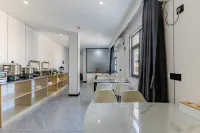 Home Inn Baiyun Hotel (Anqing Yingbin Road High-speed Railway Station)