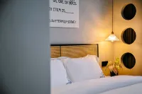 Qixun Hotel (Yingtianmen Branch) - Romantic