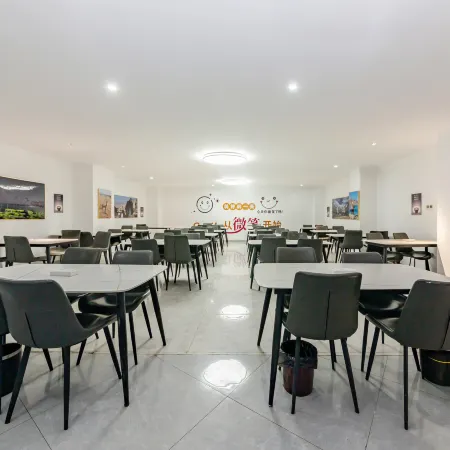 Bangor Lianyi Hotel