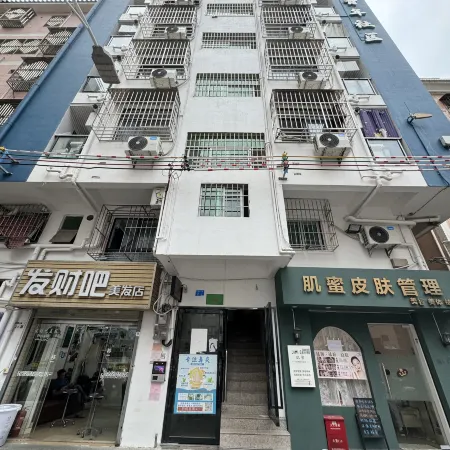 Yijia Youth Community (Pingzhou Subway Station) Отели рядом с достопримечательностью «Станция метро Pingzhou »