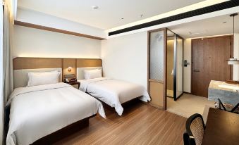 City Wall Homestay (Xiangyang Ancient City North Street Branch)