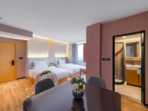 Qingyun Seasons Hotel (Weining Caohai Convention and Exhibition Center, Bijie) Hotels in Weining