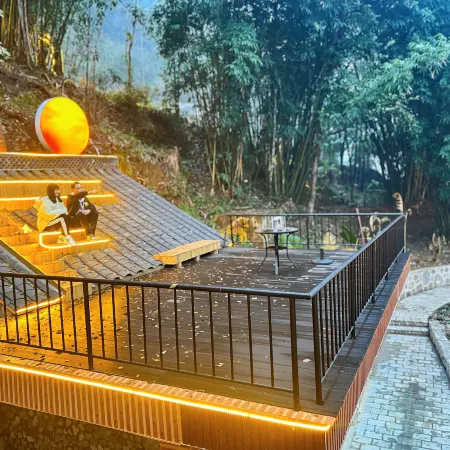 Mengjing Nizhu River Resort Hotel
