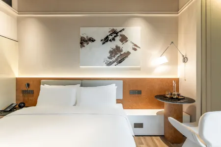 THE TREASURY HOTEL Отели рядом с достопримечательностью «Shanghai Di'er Gongye University»