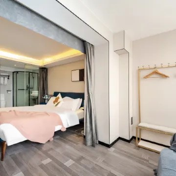 Yueman Hotel (Wuyi Plaza IFS Guojin Center store,) Отели рядом с достопримечательностью «Wuyi Square»