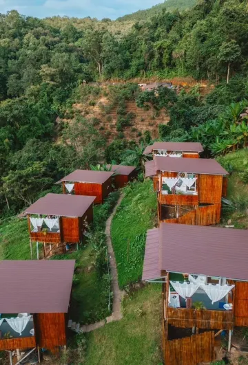 ใจ 8 (เต็นท์มีอ่างอาบน้ำและระเบียง)