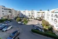BnB Homes Stylish Apartments 50 m away from the Ocean & Lush Nature