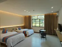 Qianxun Yunsu Homestay (Qianhu Miao Village West Gate Tourist Service Center) - 2 ดาว