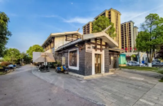 Dream Hotel (Zhangjiajie Tianmen Mountain Cableway Railway Station)