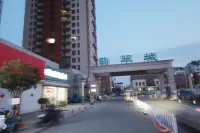悅享民宿（濟南路中學萊西王府井購物中心店） - 停車場