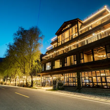 Yishui Riverside Creative Inn