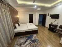 FabHotel 85 the Seven Wonders - Near Cnci Hospital Biswbangla Gate