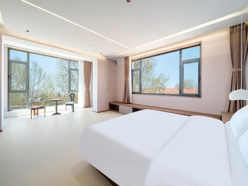 SpringTide Hotel (Beidaihe Laohushi Sea Park Branch)