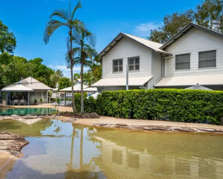 Noosa Entrance Waterfront Resort Hotels in Noosaville
