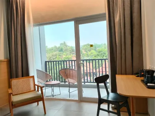 The West Cove Hotel Hotels in Cinangka