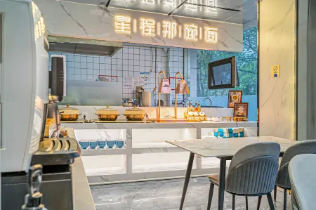 Starway Hotel(Zhongwei Drum Tower Store) Отели рядом с достопримечательностью «Zhongwei Drum Tower»