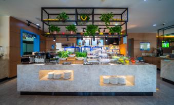 Holiday Inn Express Jingshi Road Qianfo Moutain