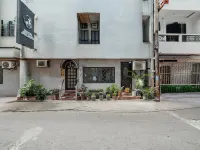 Hotel Juliano Hotels near Quirino Grandstand
