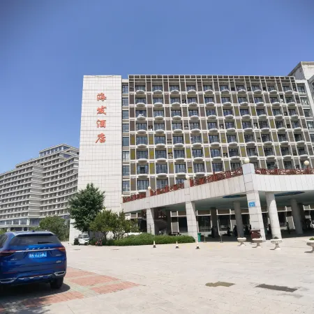 Haifa Hotel (Haiyang Wanmi Beach Bathing Place) Отели рядом с достопримечательностью «Yashashuisheng Botanical Garden»