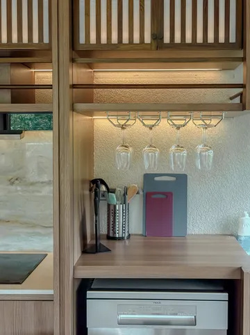 รูปภาพของกระจกแก้วอินยอนเขาใหญ่