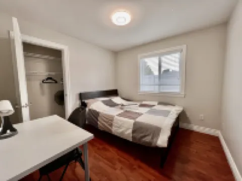 Vancouver Garden Hotel