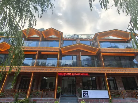 Linzhou Tingjian Shanchuan Hotel (Shibanyan Town) Отели рядом с достопримечательностью «The Red Flag Canal Scenic Area»