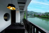 Fenghuang Jinshuian River View Hotel - Romantic