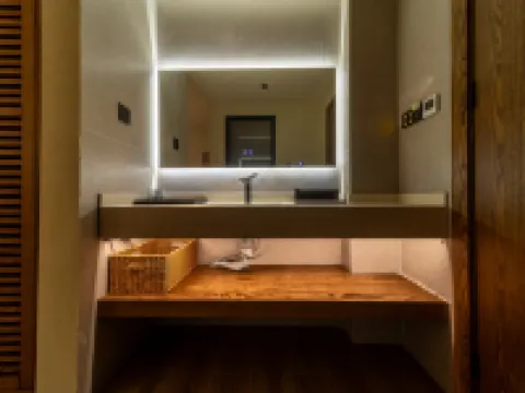 Luxury Mountain View Hot Spring Resort (Private Oxygen Spa Hotel at the Foot of the Snowy Mountain) โรงแรมในเซี่ยวจิน