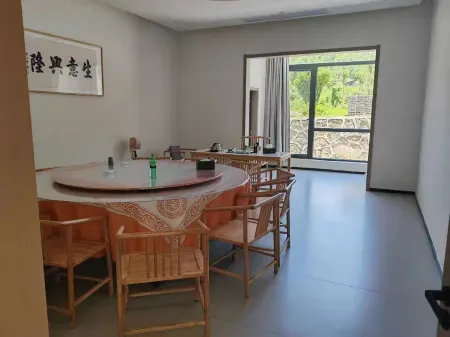 Fengxin Xigu Runisuoyuan