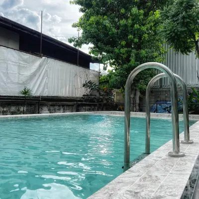 Here Hostel Bangkok Отели рядом с достопримечательностью «Галерея Королевы»