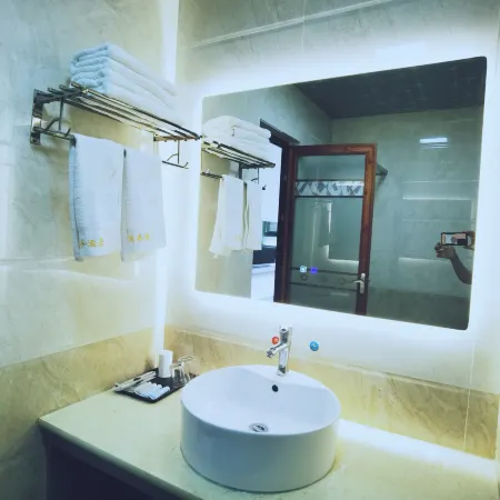 Honghe Business Hotel