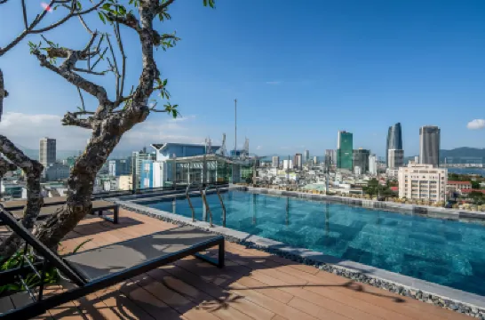 Tropical Dorm Hostel Da Nang by Haviland Hotel dekat Jembatan Naga Cầu Rồng
