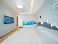 Cloud Glam Seaview Hotel