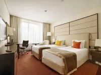 Aquamarine Hotel by ZONT Hotel Group Hotel dekat Kuburan Lenin