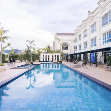 Erawan Phangnga Hotel, Natai Beach Отели в г. Такуа Тунг